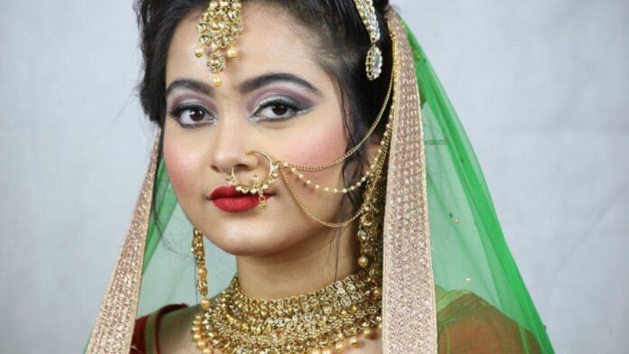 How to Buy a Bridal Makeup Kit