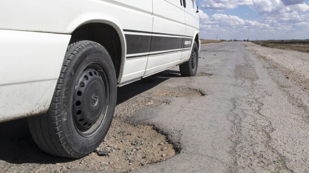 Construction 101 How Do Potholes Form? GuideByTips